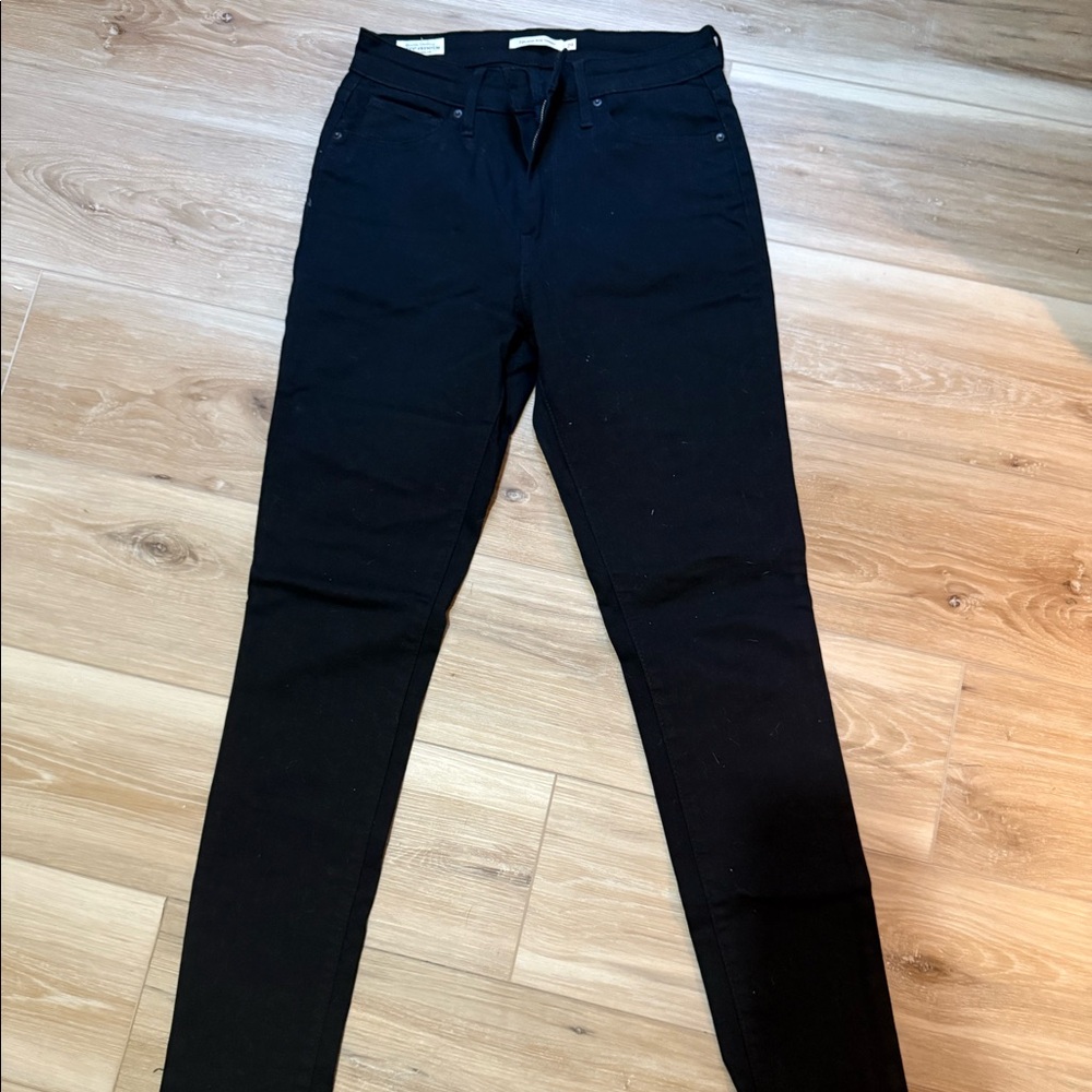 Black skinny leg perfect condition Levi jeans